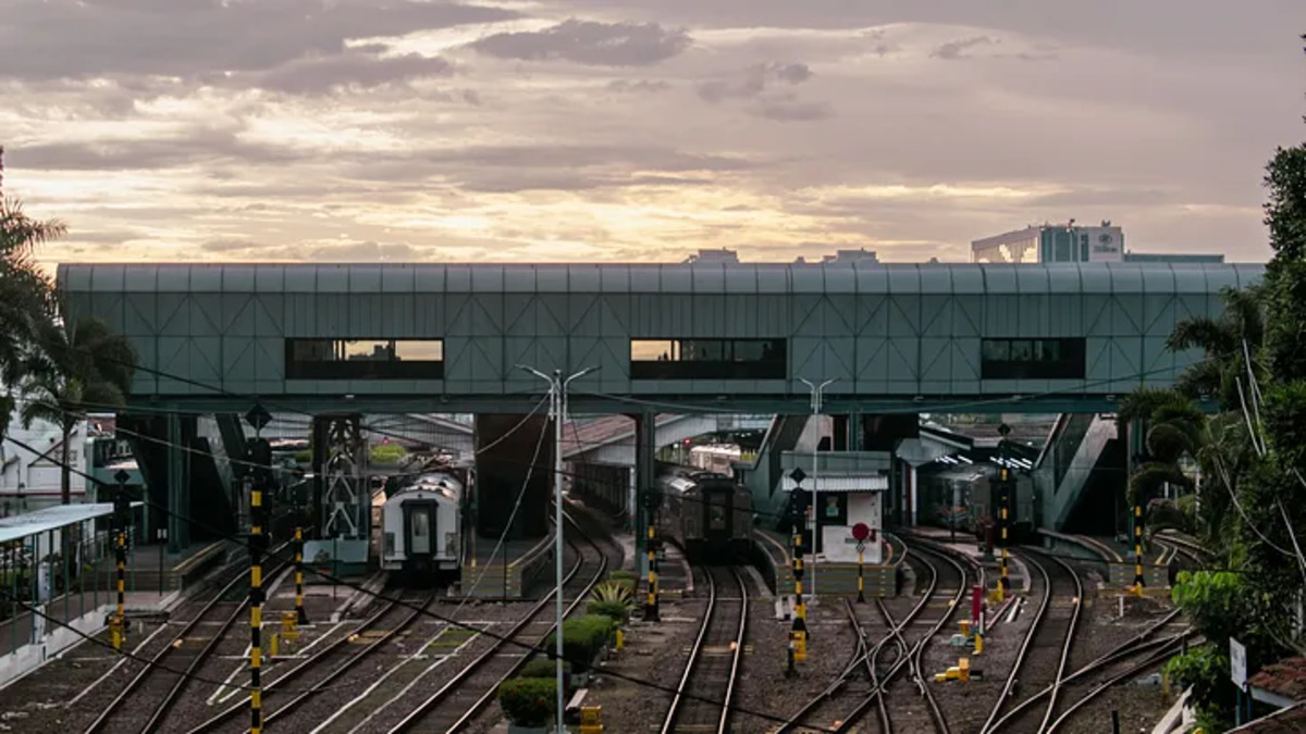 Image of Bandung Station's skybridge