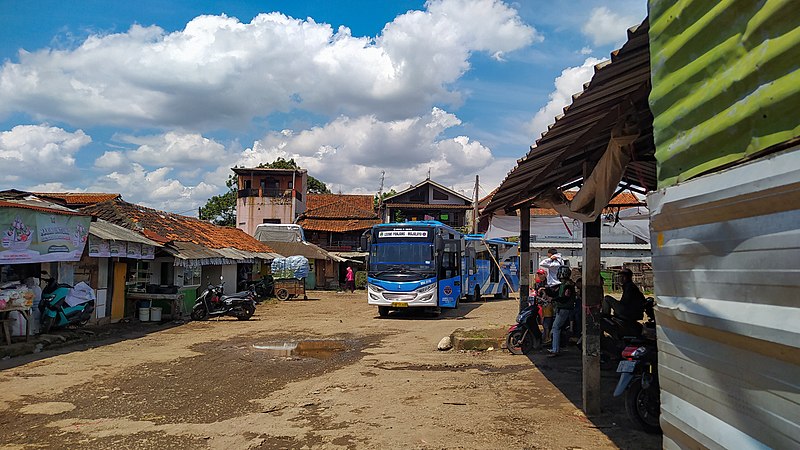 A photo of a bus in crowded Majalaya traditional market